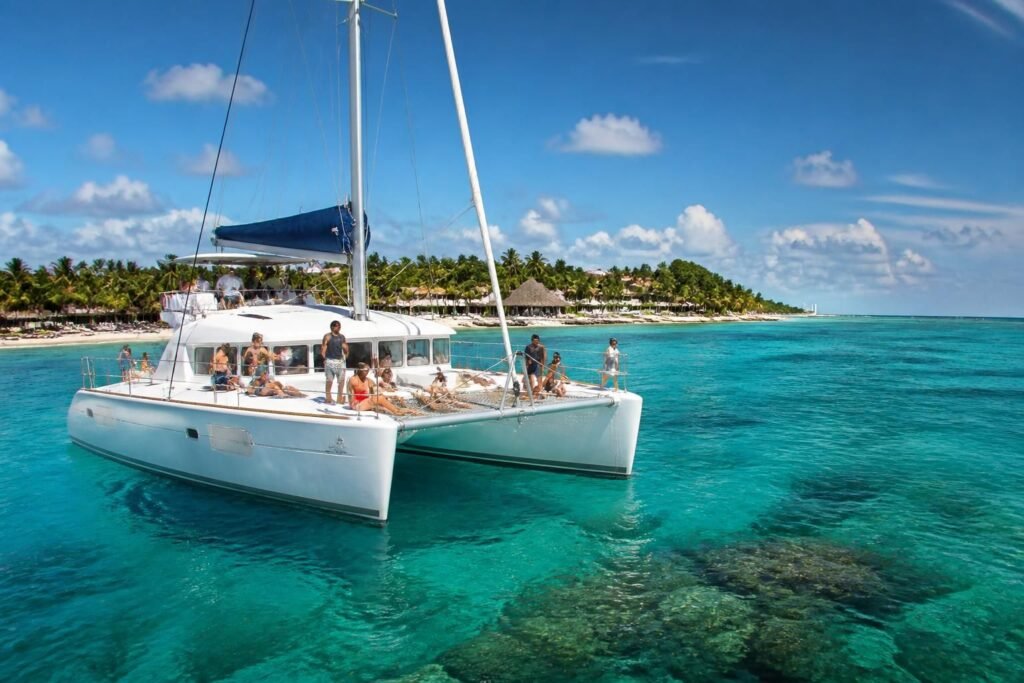 partez à l'aventure avec le tour en catamaran el cielo à cozumel et vivez une expérience inoubliable en mer entre eaux cristallines, sable blanc et paysages paradisiaques.