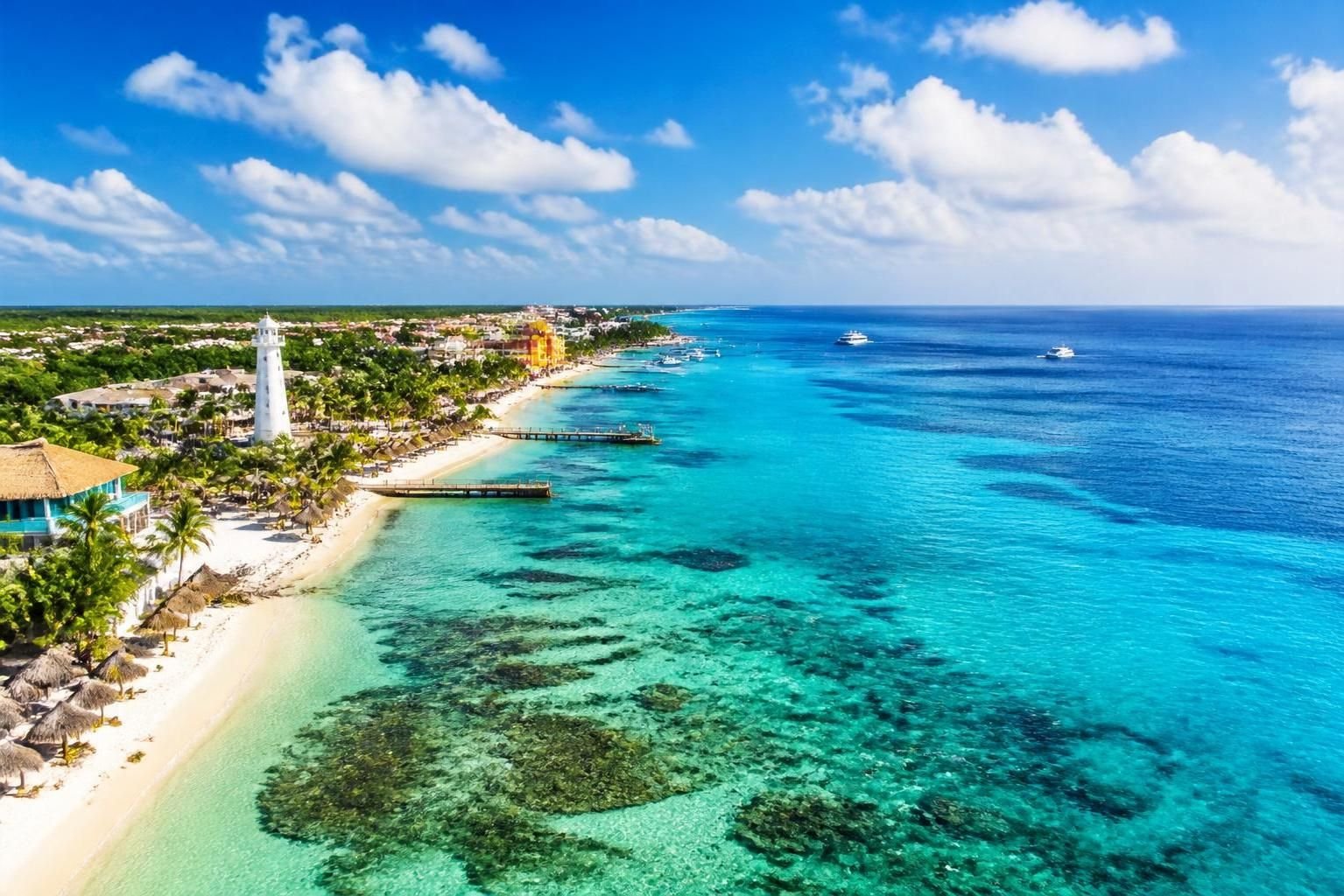 Discover the highlights of Cozumel and Tulum to choose the ideal destination for your next vacation, between paradise beaches, cultural activities and unforgettable adventures.