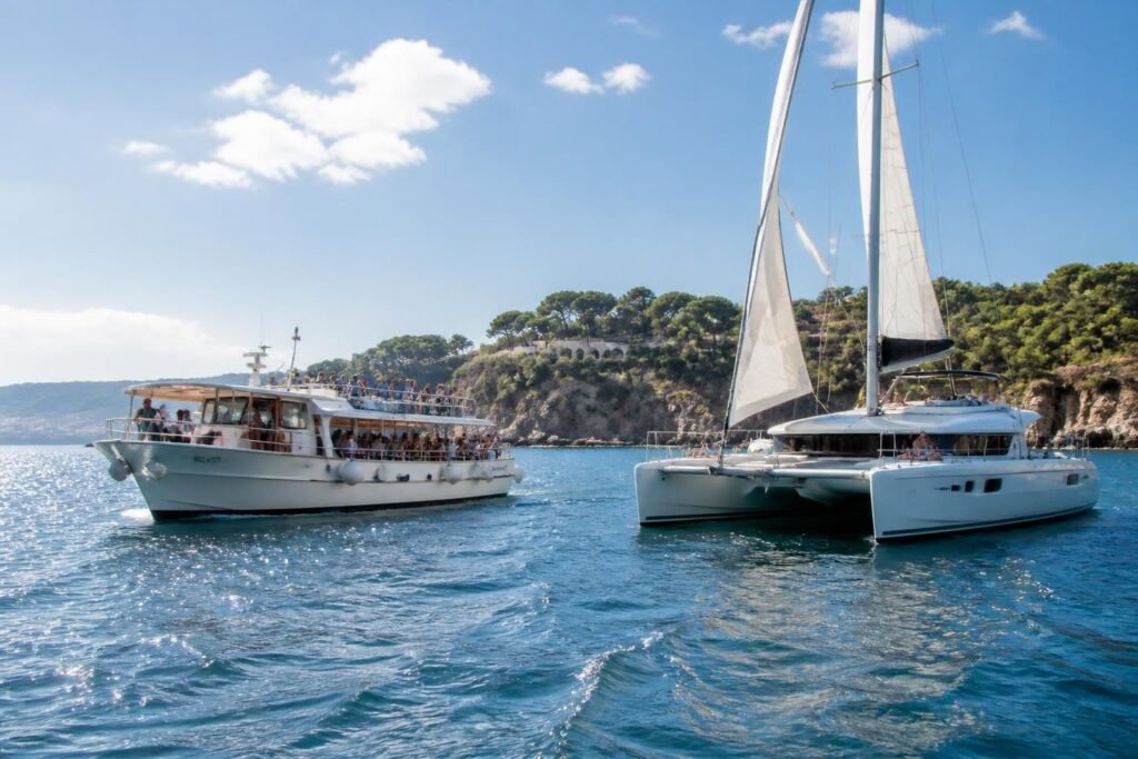 découvrez comment choisir entre une excursion en bateau ou en catamaran pour profiter au mieux de votre expérience en mer. conseils pratiques, avantages et astuces pour une sortie inoubliable.
